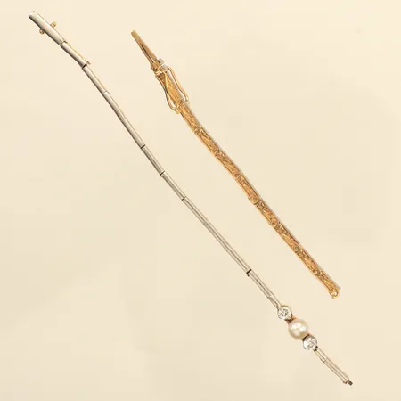 Armband med diamanter ca 2x 0,10ct, tvåtonat med mönstergravyr, defekt del, brott på armband, längd ca 19cm, bredd ca 4,8mm, 18K Vikt: 8,3 g