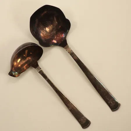 Serveringssked, såsslev, modell Rosenholm, monogramgravyr, 830/1000 silver Vikt: 126,5 g
