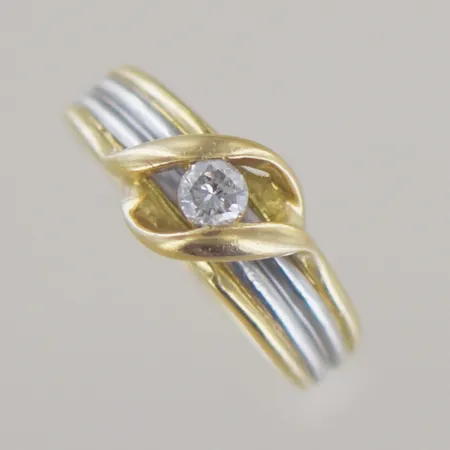 Ring med diamant 0,15ct, Ø 16,25 mm B 3-7 mm, vitguld/rödguld 18k Vikt: 3,6 g