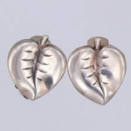 Ett par örhängen, löv, 15mm, Tenn & silver ab, clips, 830/1000 silver Vikt: 3,7 g