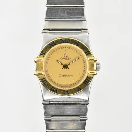 Damur Omega Constellation, stål, quartz, Ø22 mm, gulfärgad urtavla, boettring i guld på stål, serienr 6104/081, stållänk med viklås ca 17 cm, behov av batteribyte. Inga tillbehör