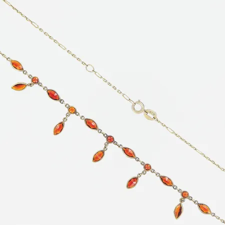 Collier, röda stenar, 40/42cm, bredd 1-13mm, förgyllt silver 835/1000.  Vikt: 2,7 g