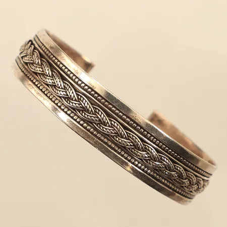 Stelt armband, Ø6cm, innermått 18cm, bredd 14mm, skevt, 925/1000 silver  Vikt: 24,7 g