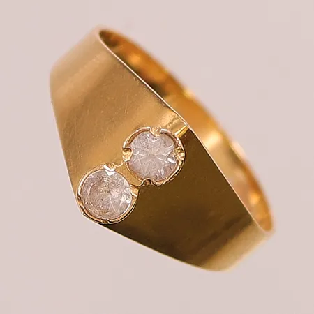 Ring, Ø18, bredd:9mm, vita stenar, 18K 3,5g.