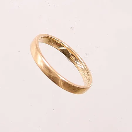 Ring, slät, Ø18½, bredd: 3,1mm, gravyr, 18K, 3,8g.