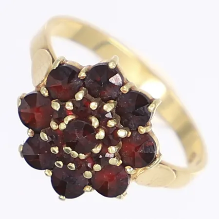 Ring med granater, stl 17¼, bredd 2-12mm, importstämplad, 18K Vikt: 4 g