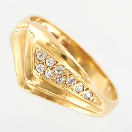 Ring med vita stenar, stl 16¼, bredd: 2-8mm, skev skena, 18K  Vikt: 2,6 g