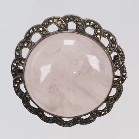 Brosch med markasiter och ljusrosa sten, troligen rutilkvarts, Ø38mm, defekt låsögla, silver 835/1000 Vikt: 15,8 g