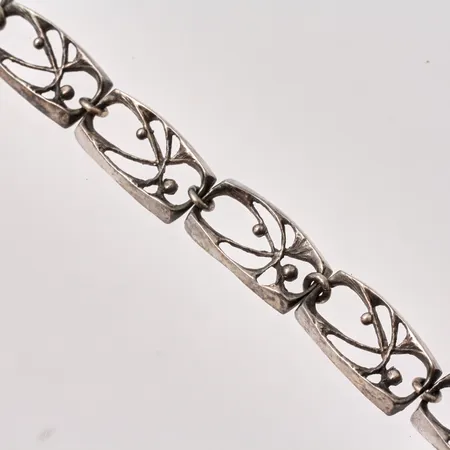 Armband i silver, 18,5cm, bredd 10,5mm, saknar lås, 830/1000,  spiderweb design Karl Laine, vikt 11,07g.