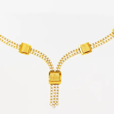 Collier, vita stenar, ca 46cm, bredd 2-31mm, halvstel, 22K.  Vikt: 32,8 g