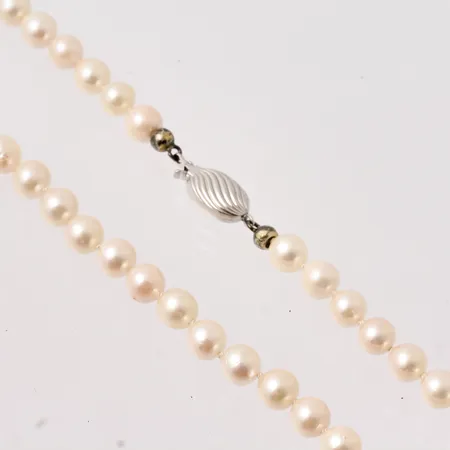Pärlcollier med silver lås, 46,5cm, bredd 6,3mm, rosaskimrande, odlade pärlor. Vikt: 0 g