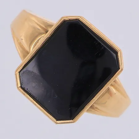 Klackring, onyx, stl 19¾, Hallbergs år 1966, 18K Vikt: 4,3 g