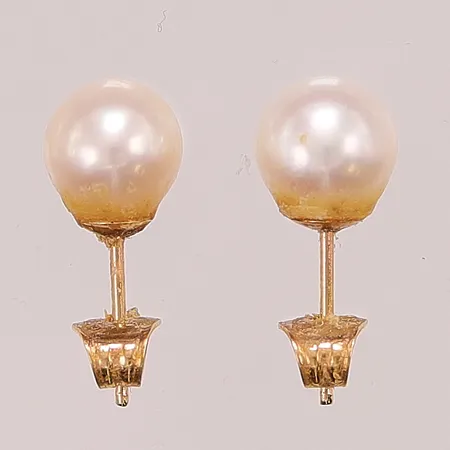 Ett par örhängen, odlade sötvattenspärlor ca 8mm, 18K 2,3g.