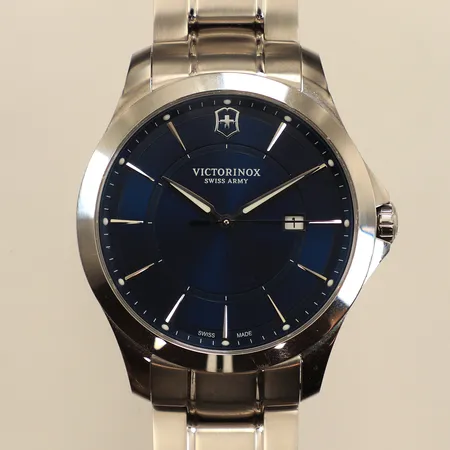Armbandsur, Victorinox Alliance, Ø40mm, quartz, behov av batteribyte, stål, datum, safirglas, referensnummer 241910, serienummer 221000142, länk i stål, viklås, längd 19cm, extra länkbit,  garantikort -2023, box, ytterkartong