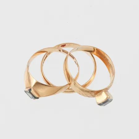 Trasigt guld 2 st stenar, 18k. Vikt: 5,7 g