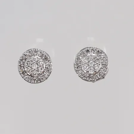Ett par örhängen med diamanter 44xca0,002-0,005ct, Ø6mm, GHA, vitguld, 18K  Vikt: 1,5 g