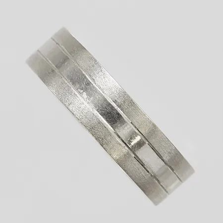 Ring, stl 20, bredd 6mm, repig, vitguld, 14K Vikt: 5,2 g