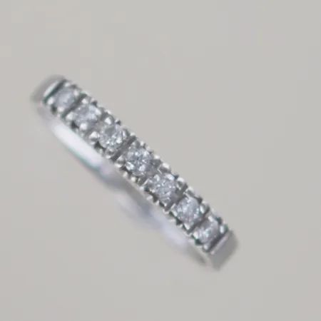 Alliansring Schalins diamanter 0,21ct WSI, Ø 17 mm B 3 mm, vitguld 18k Graverad Vikt: 3,5 g