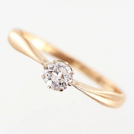 Ring, diamant ca 0,23ct, gammalslipad, stl 18¼, bredd 1,5-4,5mm, rödguld, slitage på klor, 14K.  Vikt: 2 g