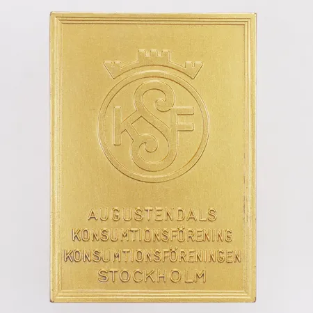 Plakat, Augustendals konsumtionsförening Stockholm, Sporrong år 1955, ca 45x63mm, förgyllt, silver  Vikt: 60,6 g
