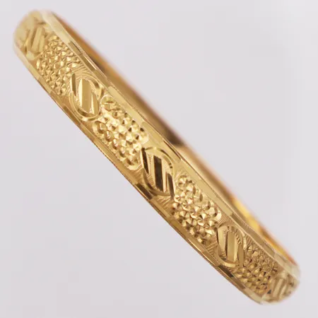 Armring, Ø60mm, bredd 9mm, saknar stämplar, 21K  Vikt: 12 g