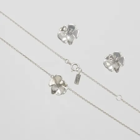 Smyckeset Violet, Efva Attling, Collier längd ca 42,5-45,5cm, bredd 1-12mm, ett par örhängen, ca 13 x 12mm, originalask, 925/1000 silver Vikt: 5,9 g