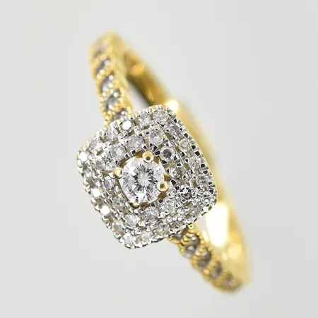 Ring med diamanter ca 0,20ctv, Guldfynd, stl 15¼, bredd 2-8 mm, 18K. Vikt: 2,5 g