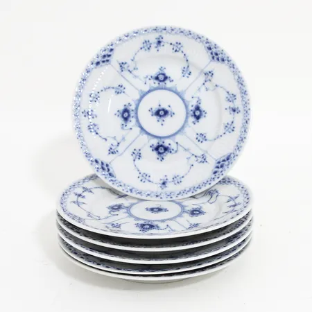Assietter, 6 stycken, Musselmalet, halvblond, Royal Copenhagen, numrerad: 574, Ø17cm Skickas med postpaket.