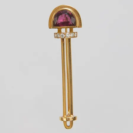 Brosch, rodolitgranat, diamanter 6 x ca 0,03ct, längd ca 56mm, bredd 4,5mm, Lantz, år 1992, 18K Vikt: 9,2 g
