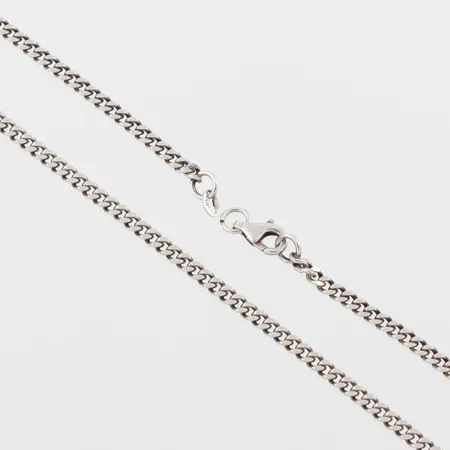 Collier, defekt lås, längd ca 60 cm, bredd 3.4 mm, silver. Vikt: 18,7 g