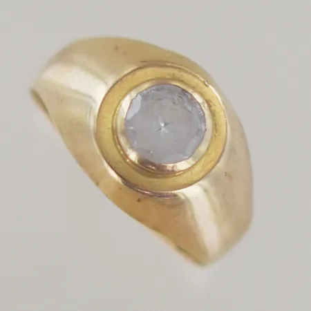 Ring med sten, Ø 16½ mm, bredd 10,7 mm, 18K Vikt: 2,3 g