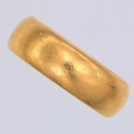 Ring, slät, stl 17¼, Fritz Olsson år 1909, gravyr, 23K Vikt: 11,6 g