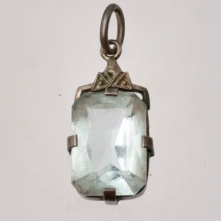 Hänge i silver, mått 11,5x28,1mm, 1st blå sten, mått 10x14mm, 835/1000,  vikt 2,85g.