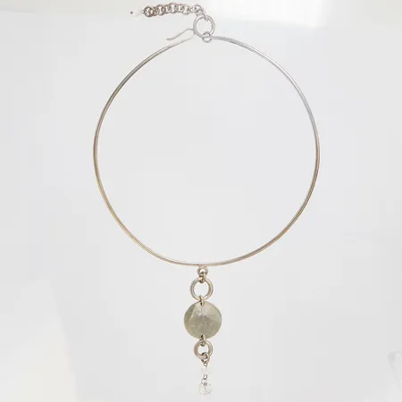 Collier, stenar, innermått 40cm, Ø 135x135mm, bredd 2,5-82mm, 925/1000 silver Vikt: 40,5 g