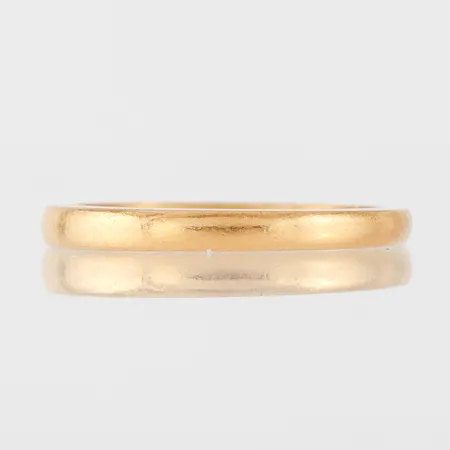 Ring med gravyr, 23k. Vikt: 3,3 g