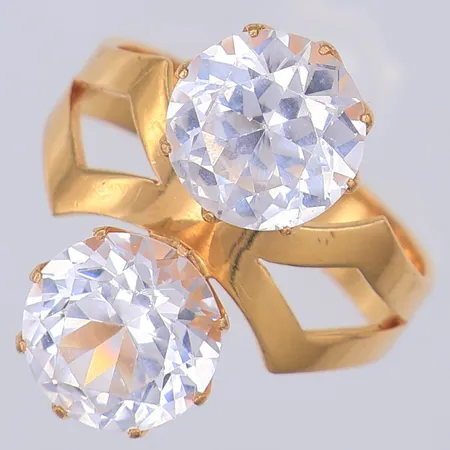 Ring, troligen bergkristaller, stl 17, Bollnäs år 1969, stenarna något slitna, 18K Vikt: 6 g