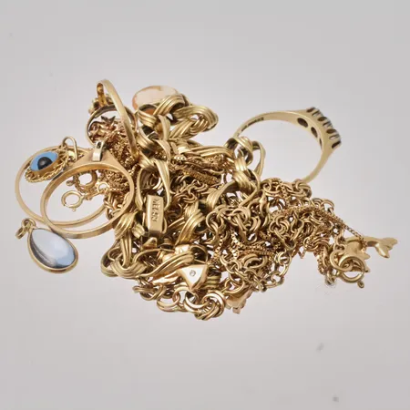 Diverse defekt guld, 18K, bruttovikt 49,55g, ca nettovikt 48,55g,