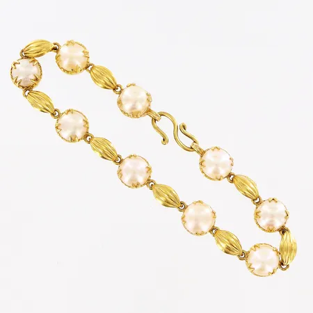 Armband, odlade pärlor Ø7mm, 17cm, bredd 8mm, S-lås, limrester, smärre tillverkningsdefekter, 18K. Bruttovikt: 11,3gram.  Vikt: 11,3 g