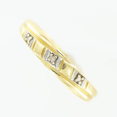 Ring, diamanter 3 x ca 0,005ct, stl 19, skev skena, 18K Vikt: 2 g