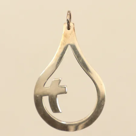 Hänge Dopdroppen, längd 34,5mm inklusive ögla, bredd 21mm, 925/1000 silver  Vikt: 3,4 g