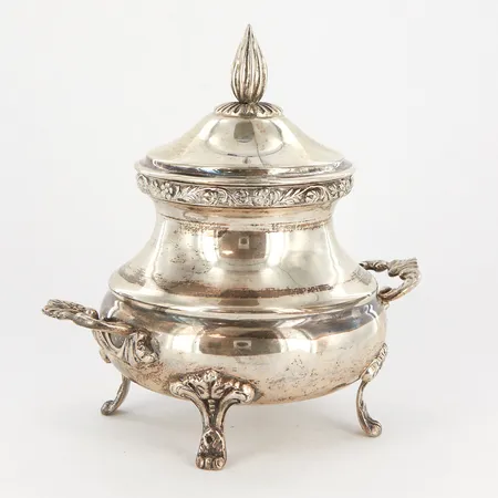 Skål på fötter med lock, höjd 15cm inklusive lock, egyptiska stämplar, silver 900/1000 Vikt: 439,7 g