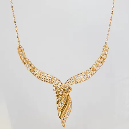 Collier, genombruten dekor, trefärgad, längd ca 46,5cm, bredd 1,5-53mm, 21K Vikt: 25,9 g