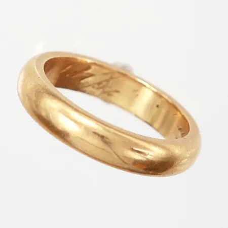 Ring slät, stl 17, bredd: 4mm, gravyr, 18K Vikt: 6,8 g