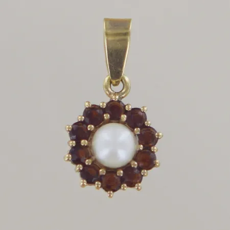 Hänge med pärla/granater, längd 1,8 cm, bredd 1 cm, 18K Vikt: 1,7 g