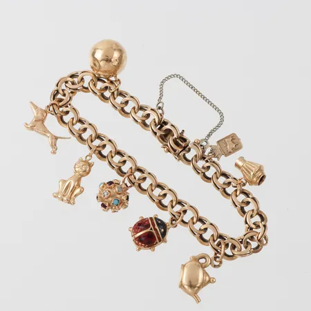 Armband med 8 st berlocker, slitage/ojämnheter,18k. Vikt: 28,5 g