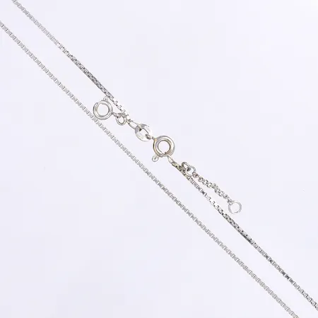 Kedja Venezia med säkerhetslås, längd 37cm, bredd 1mm, vitguld 18K   Vikt: 4 g