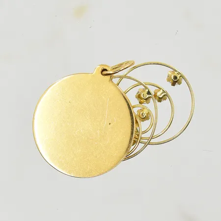Diverse defekt guld med stenar, 18K. Vikt: 7,6 g