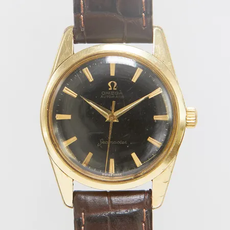 Herrur Omega Seamaster, guld på stål, automatisk, 33,6mm, boettnr: 14700 61 SC, Cal. 552, snr: 19341144, ca 1962, repigt glas, skadad urtavla, läderband samt bygelspänne ej original, inga tillbehör.