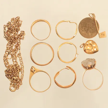 Diverse guld, stenar, skadat, defekt, gravyr, 18K  Vikt: 19,6 g