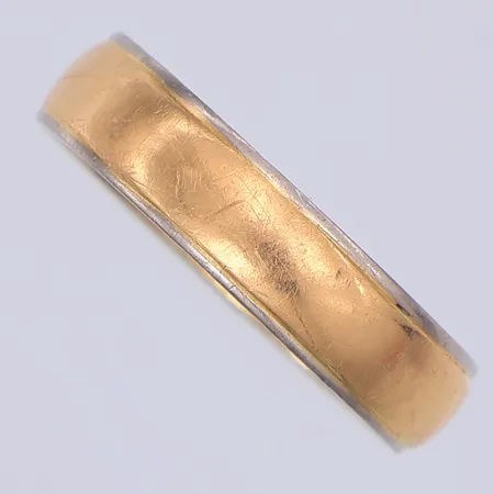 Ring, slät, stl 18, Whalbergs år 1949, vitguldsdetalj, gravyr, 18K Vikt: 5,3 g